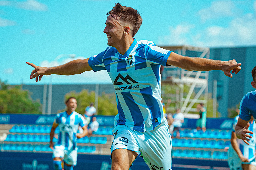 Josep Jaume celebrando un gol con el At. Baleares Josep Jaume celebrando un gol con el At. Baleares