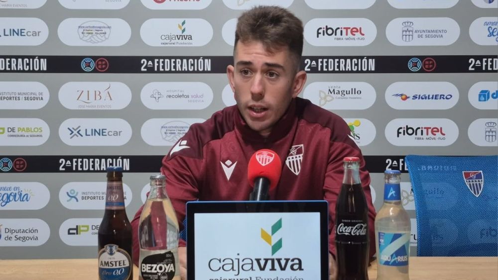 Campo e Iñaki Bea atienden a los medios en rueda de prensa