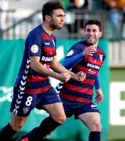 Celebración del 2-0 de Conde con Manu